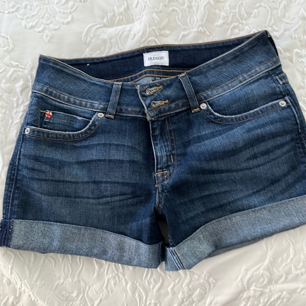 HUDSON SHORTS SIZE 28 DENIM RUBY MID THIGH